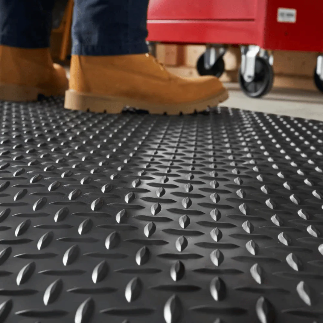 Diamond Plate Conductive Anti-Fatigue Mat with Ground Cord - Image 4